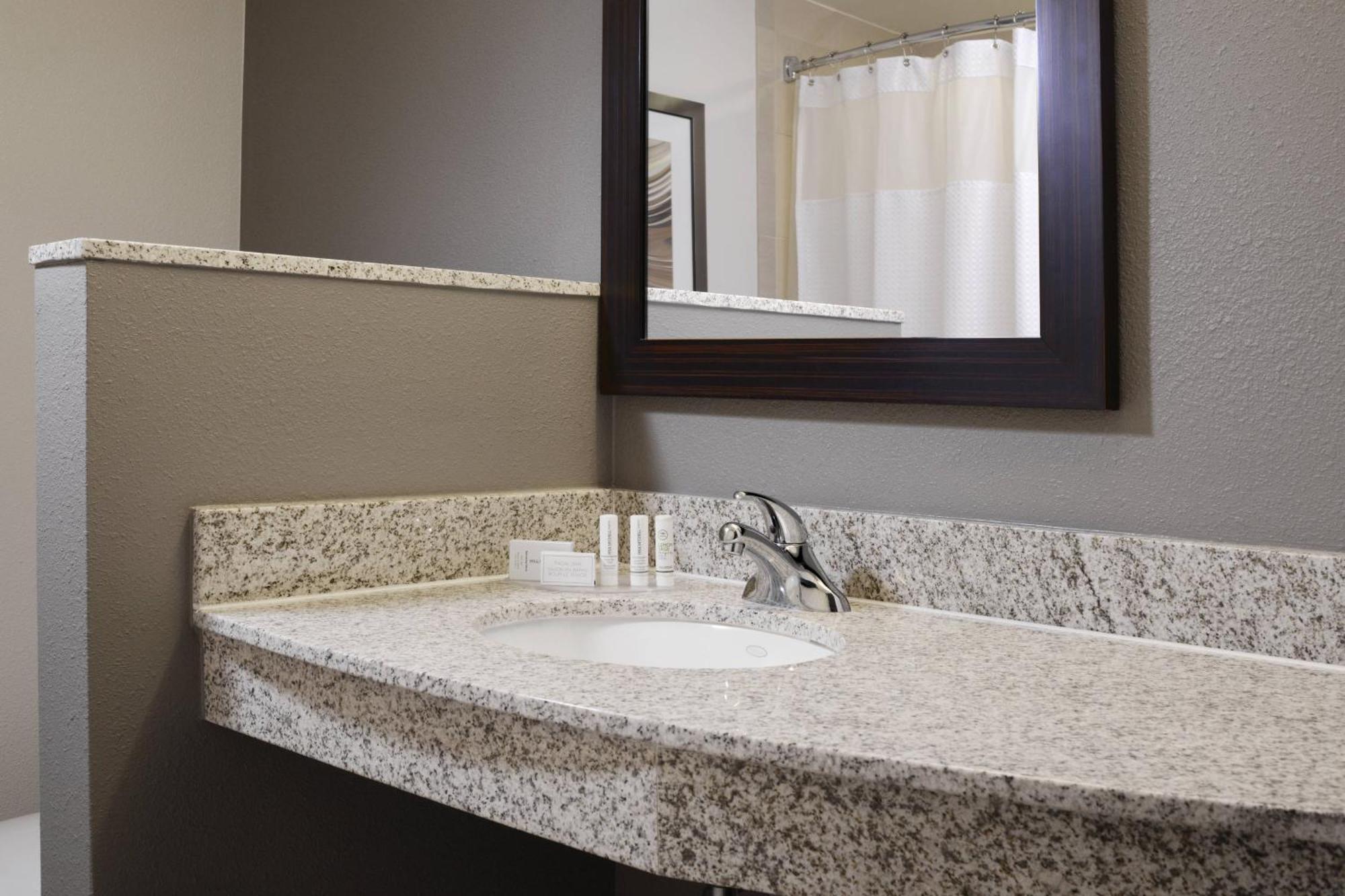 Courtyard Marriott Houston Pearland Hotel Buitenkant foto