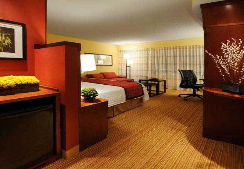 Courtyard Marriott Houston Pearland Hotel Buitenkant foto