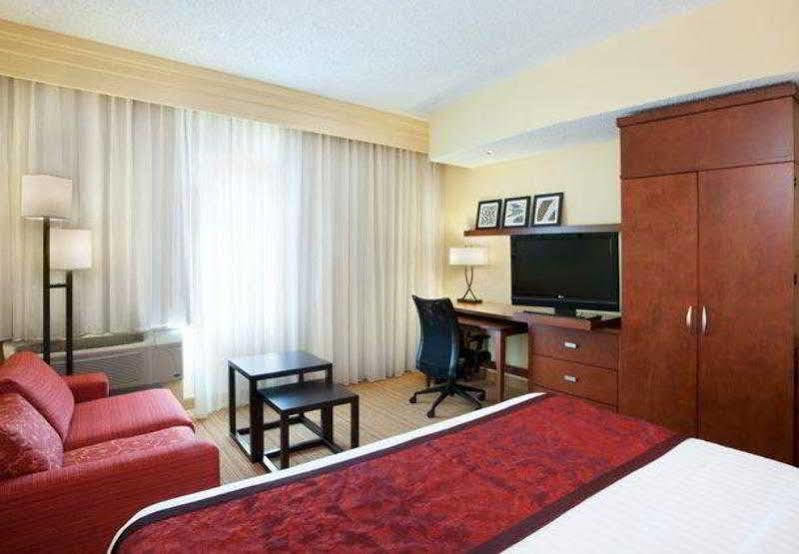 Courtyard Marriott Houston Pearland Hotel Buitenkant foto