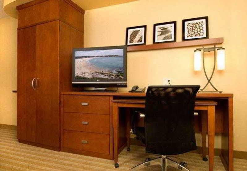 Courtyard Marriott Houston Pearland Hotel Buitenkant foto