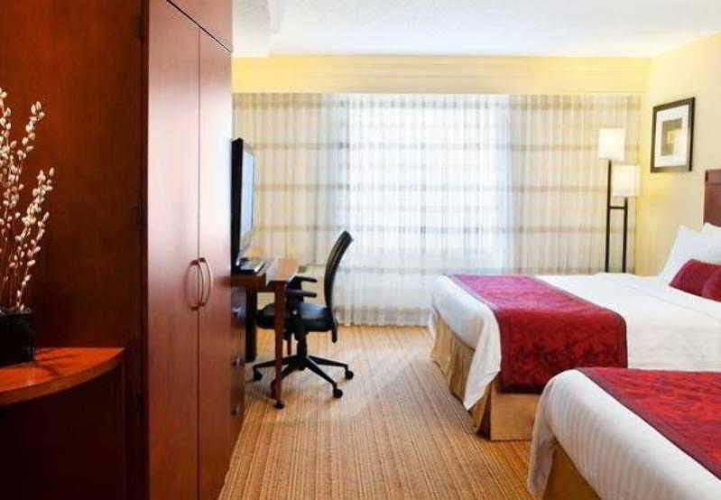 Courtyard Marriott Houston Pearland Hotel Buitenkant foto