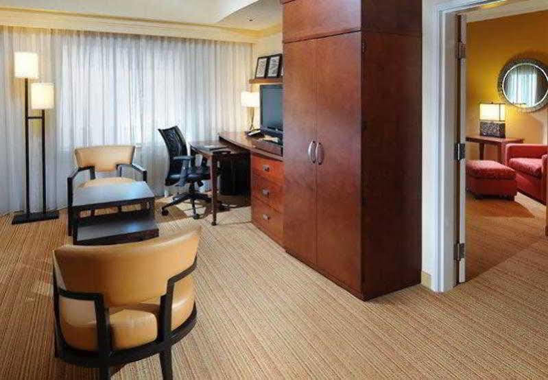 Courtyard Marriott Houston Pearland Hotel Buitenkant foto